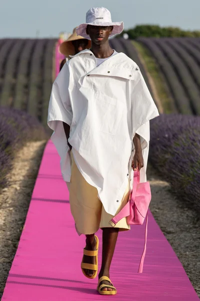 Look 25